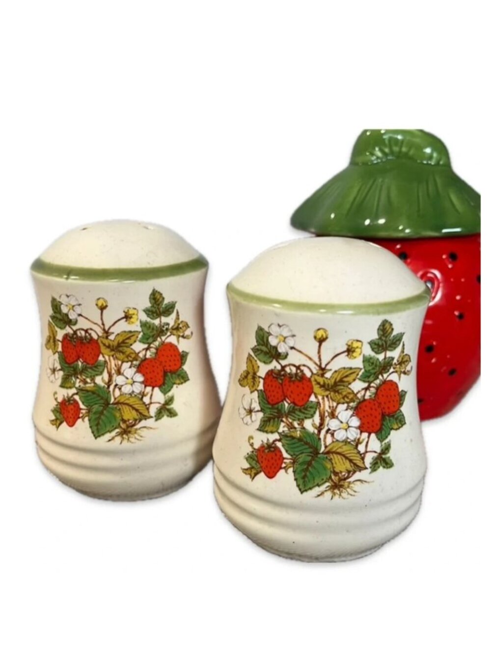 Vintage strawberry plant Salt & Pepper shakers 🍓